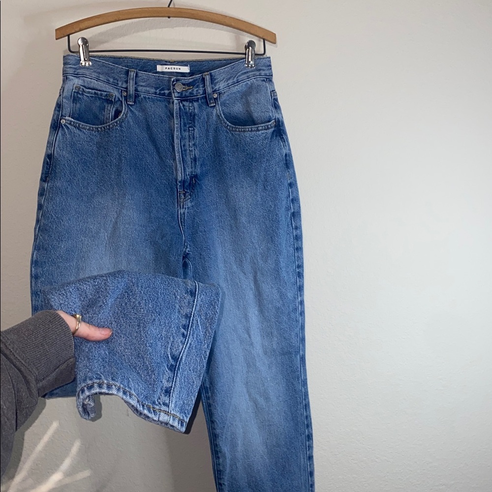 🛍️PacSun Women’s ‘Dad Jeans’ in the shade Medium Indigo! - Picture 5 of 12
